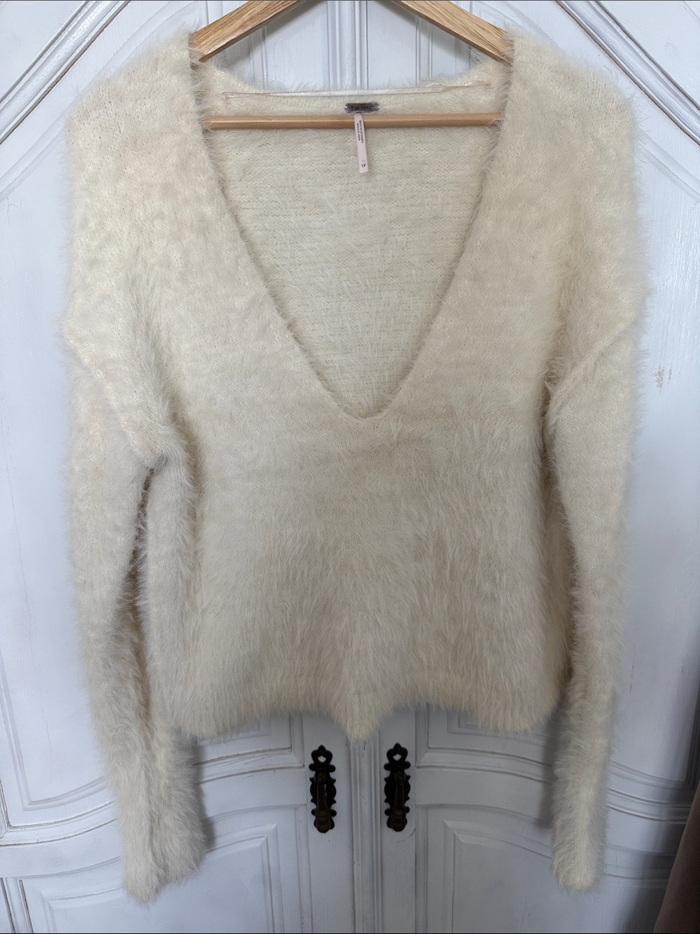 Free People Fuzzy V-Neck Sweater | Cream Ivory | Cozy Soft Knit Size S/P - Picture 1 of 11